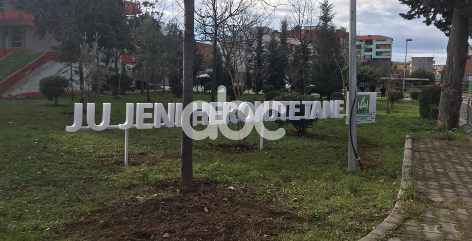 “Ju jeni heronjtë tanë”, mëngjes ndryshe në spitalin Infektiv për festën e Krishtlindjes