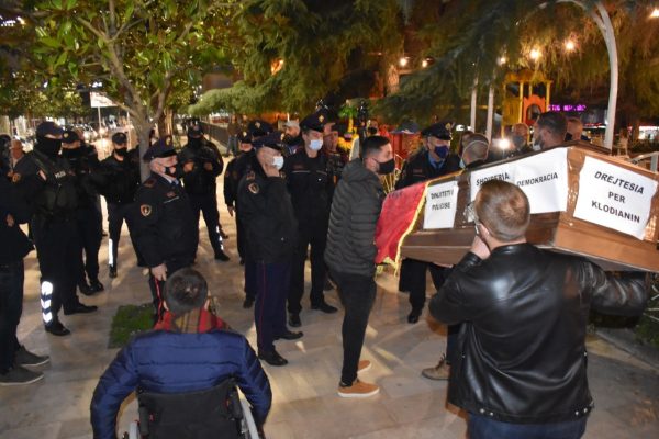 Protesta për Klodian Rashën, arrestohen dy organizues në Durrës