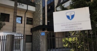 Bie qeveria Hoti, Kushtetuesja e çon Kosovën në zgjedhje brenda 40 ditësh