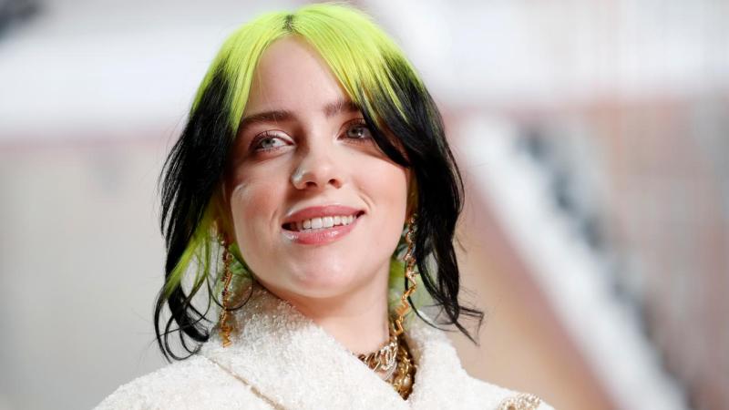 Billie Eilish zbulon pse i mban flokët gjithmonë në ngjyrë jeshile