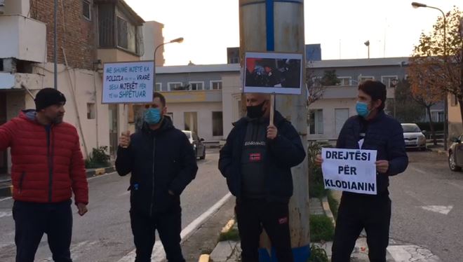 “Drejtësi për Klodianin”, qytetarët në Vlorë protestë: Të keqardhur, policia të ristrukturohet