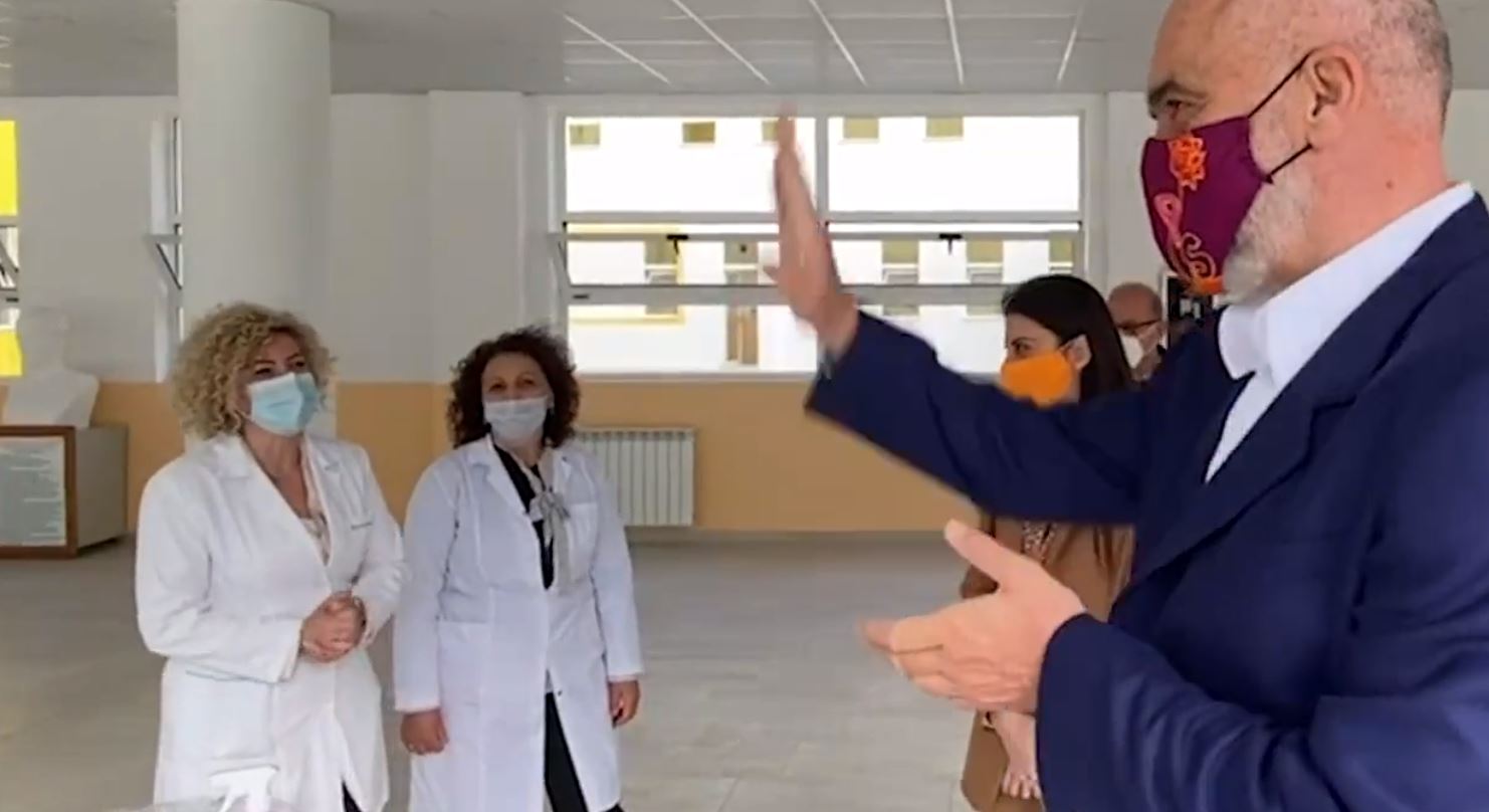 Rama-drejtoreshës së shkollës në Durrës: E ke namin e shtrigës gjithandej
