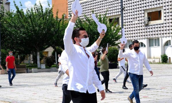 Qeveria paralajmëron masa shtesë për festat, protestë në Kosovë