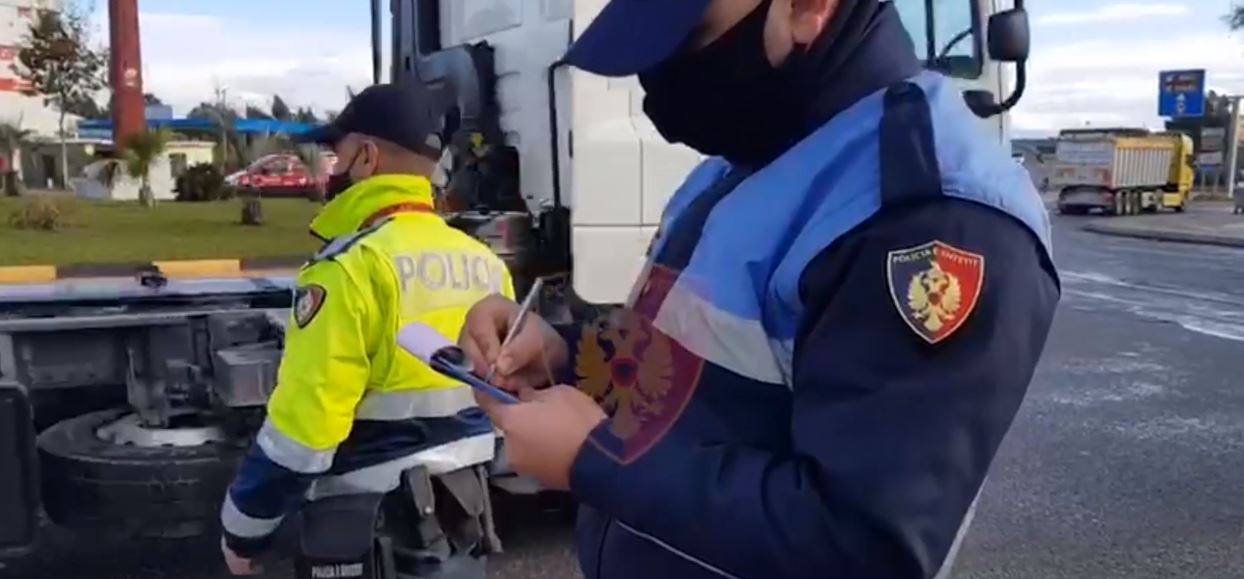 Pa maskë dhe shkelje karantine, policia vendos 2106 gjoba