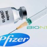 Britania bëhet vendi i parë në botë që miraton vaksinën e Pfizer për përdorim të gjerë