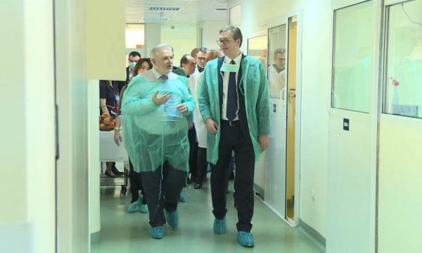 Epidemiologu serb për vaksinat në Kosovë: Skandal, këto veprime s’mund t’i bëjë një shtet serioz