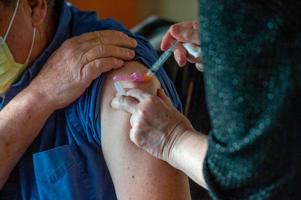 Mjeku ka reaksionin e parë serioz të njohur alergjik ndaj vaksinës Moderna