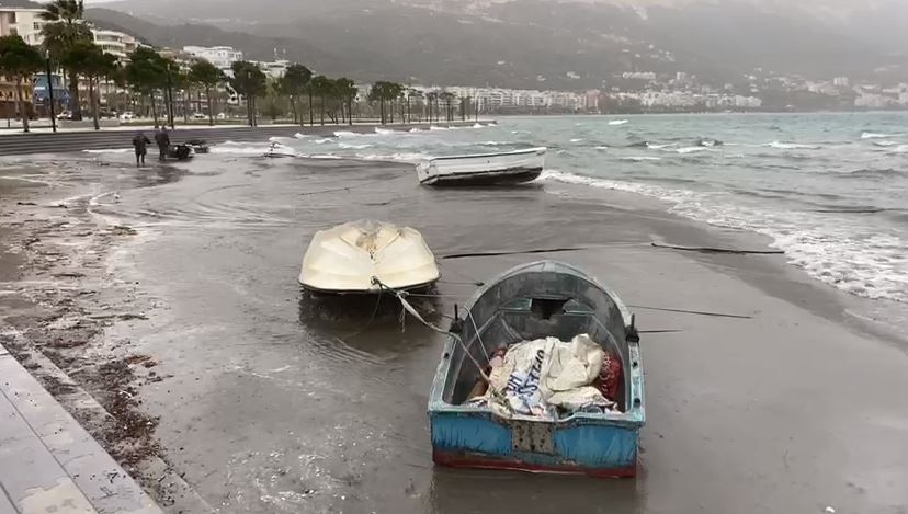 Përkeqësimi i motit, pezullohet lundrimi në Vlorë