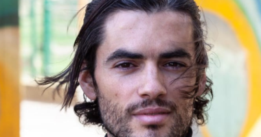 “6 muaj nuk më ka folur babai”, Nik Xhelilaj tregon  të pathënat e jetës së tij