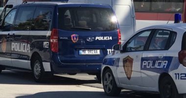 Përfshihet nga zjarri kati i dytë i një banese në Sauk