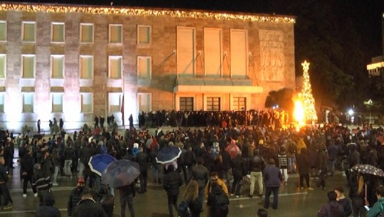 U plagos në protestë, Shëndetësia: Njeri prej policëve rrezikon humbjen e syrit