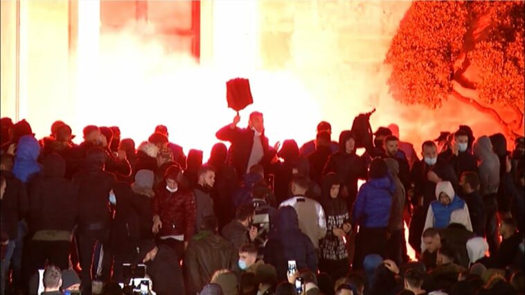 PROTESTA/ Raporti i Avokatit të Popullit: Numri i të shoqëruarve i lartë, mes tyre 57 të mitur