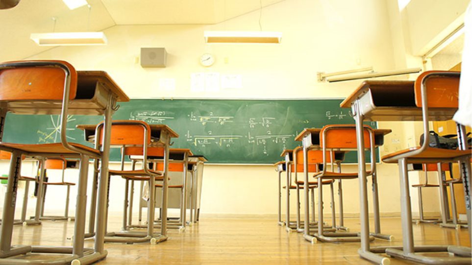 Britania përgatitet për testet e shpejta në shkolla