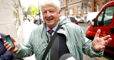 “Do të jem gjithmonë evropian”, babai i Boris Johnson aplikon për pasaportë franceze