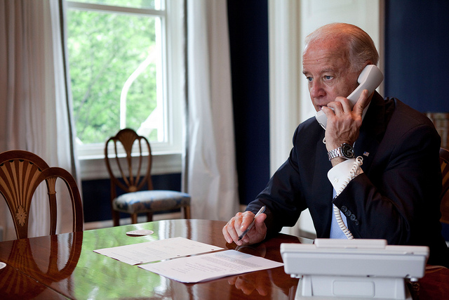 Zbulohet kush do të jetë personi i parë që do të telefonojë Joe Biden si president