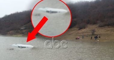 Përmbytje në Zall Dardhë, 13 fshatra në izolim! Furgonët e pasagjerëve bllokohen nën ujë