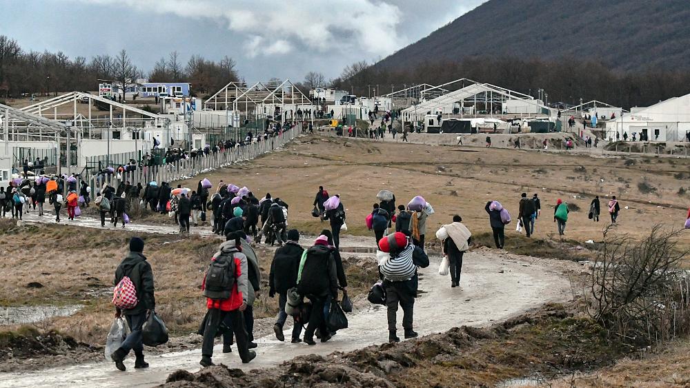 Borrell: Bosnja të marrë përsipër përgjegjësitë për emigrantët e pastrehë