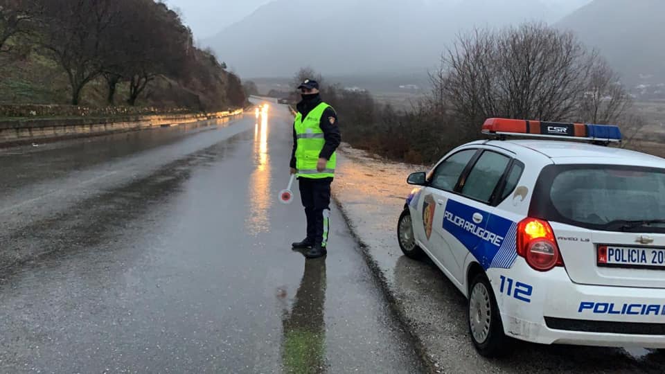 Policia e Shtetit thirrje qytetarëve: Shmangni lëvizjet në zonat e prekura nga përmbytjet