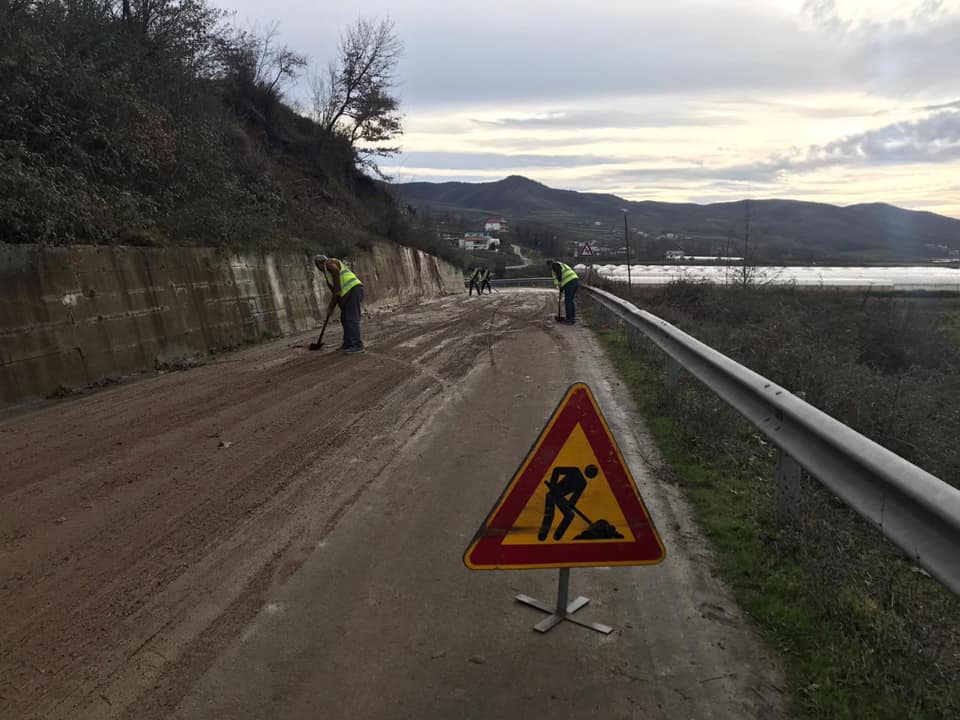 Rrëshqitje dherash, përmbytje dhe akset problematike, ARRSH jep informacion për gjendjen