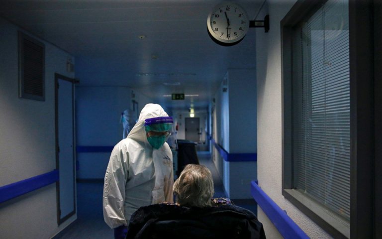 Shifra të larta të infektuarish me Covid, humbin jetën 22 persona në Greqi