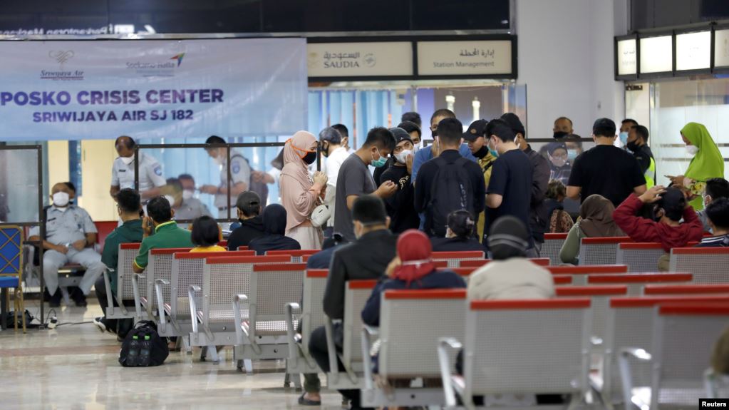 Indonezia nis hetimet për aeroplanin e zhdukur