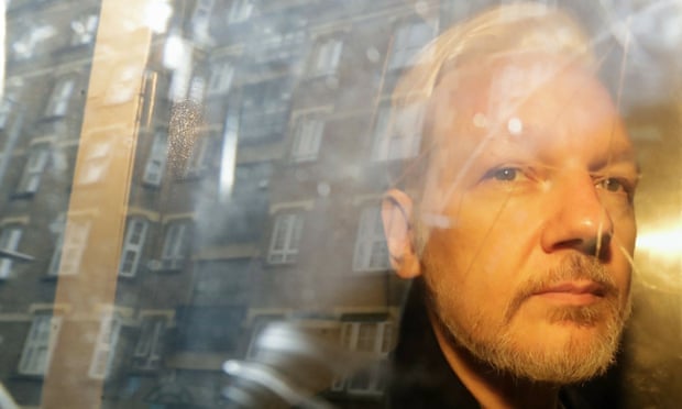 Vendimi për mos – ektradimin e Assange: Rezultati i duhur, arsyet e gabuara