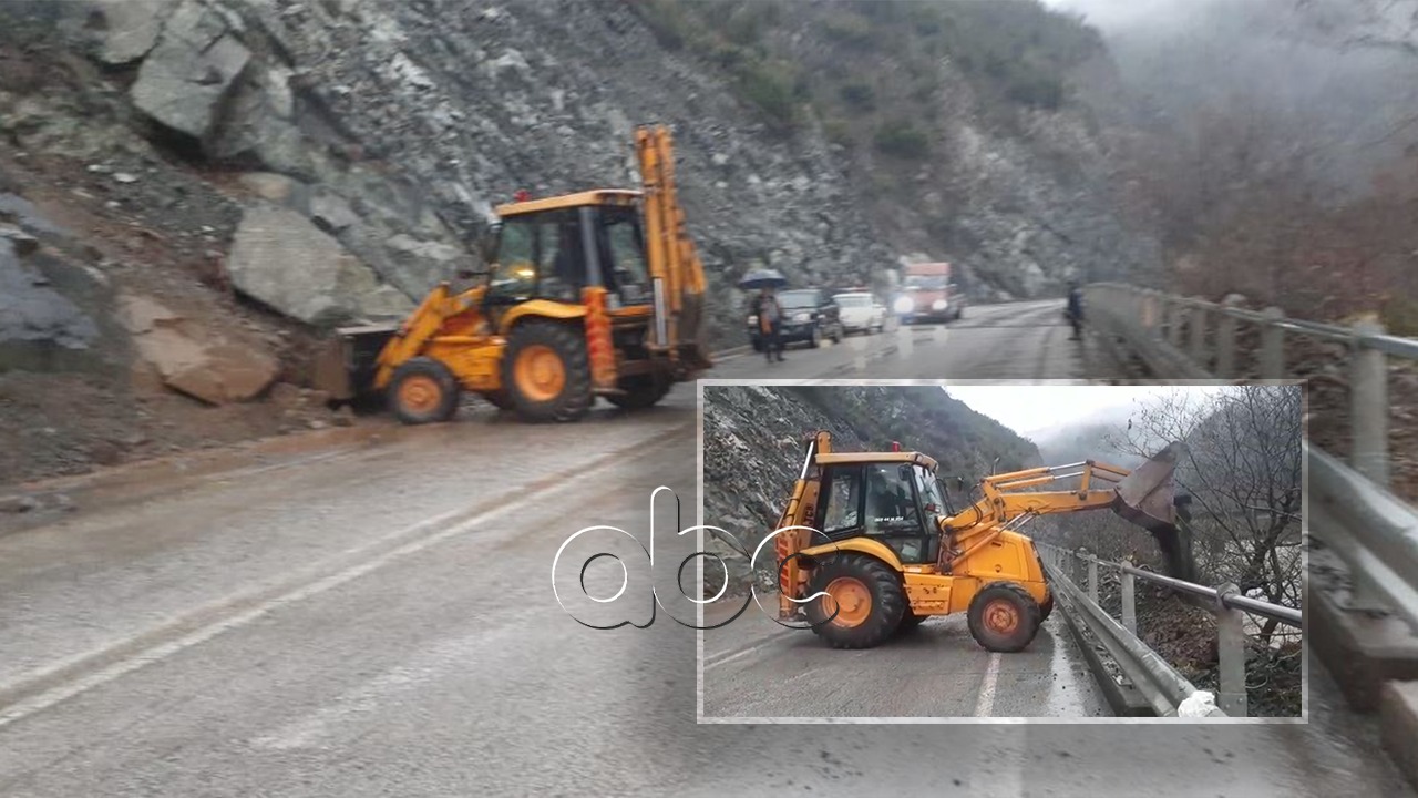 Reshjet e dendura të shiut, rrëshqitje dherash e rënie gurësh në disa akse në Librazhd