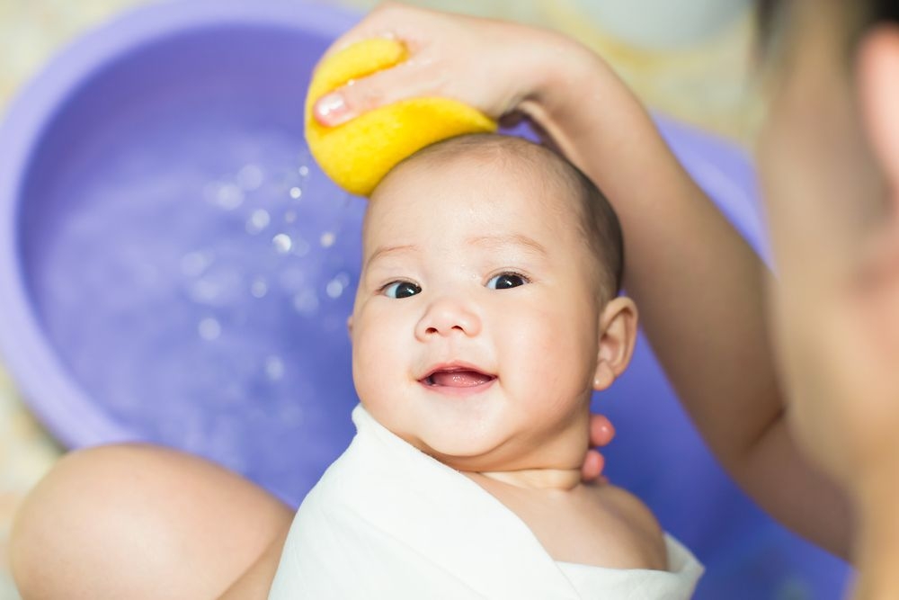 Sa shpesh duhet të lani fëmijën tuaj sipas ekspertëve?