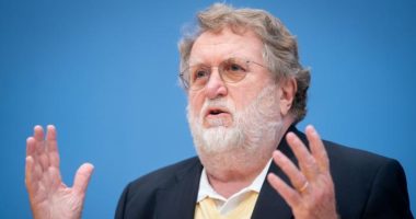 Ekspertët: Shtyrja e dozës së dytë të vaksinës mund të kthehet në problem global