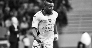 Atak kardiak teksa luante me shokët, ndahet nga jeta sulmuesi francez