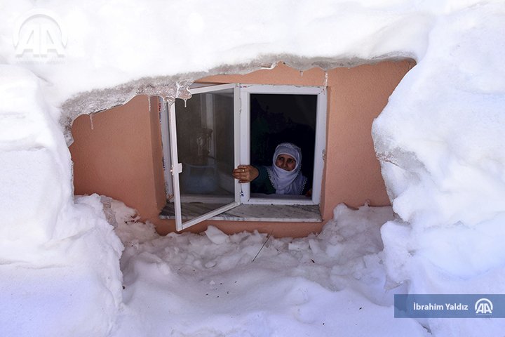 Deri në 5 metra, ky është qyteti i mbuluar nga bora