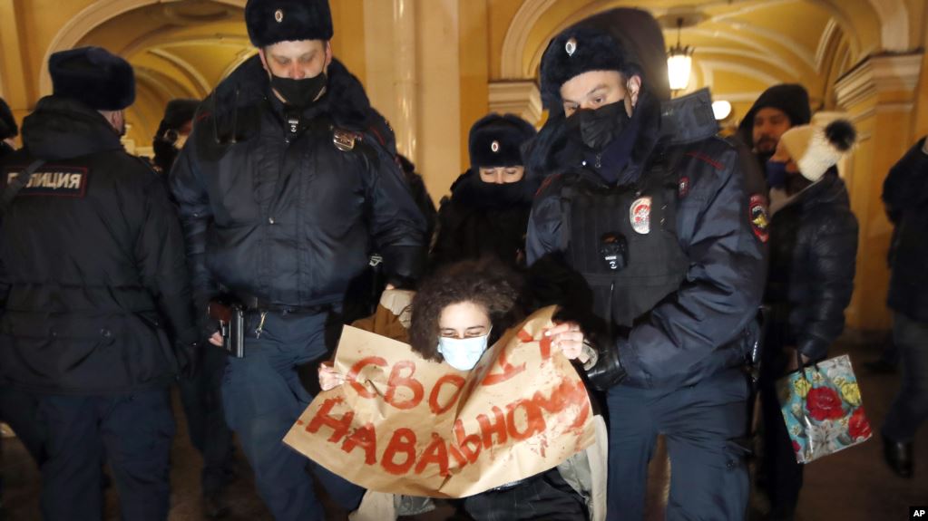Rusi, policia paralajmëron kundër pjesëmarrjes në protestat e sotme