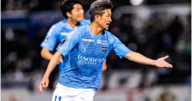 “Pasioni për futbollin sa vjen e rritet”, 53-vjeçari japonez rinovon sërish
