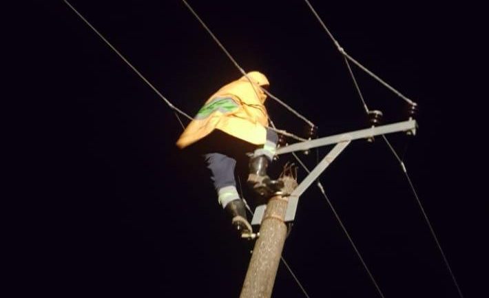 Defekt në linjën Elbasan-Fier, disa zona të vendit pa energji elektrike