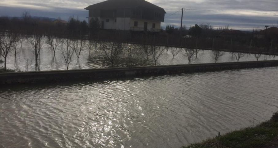 Shkodra nën ujë, “Emergjencat”: Për banorët e bllokuar kemi bukë për një muaj