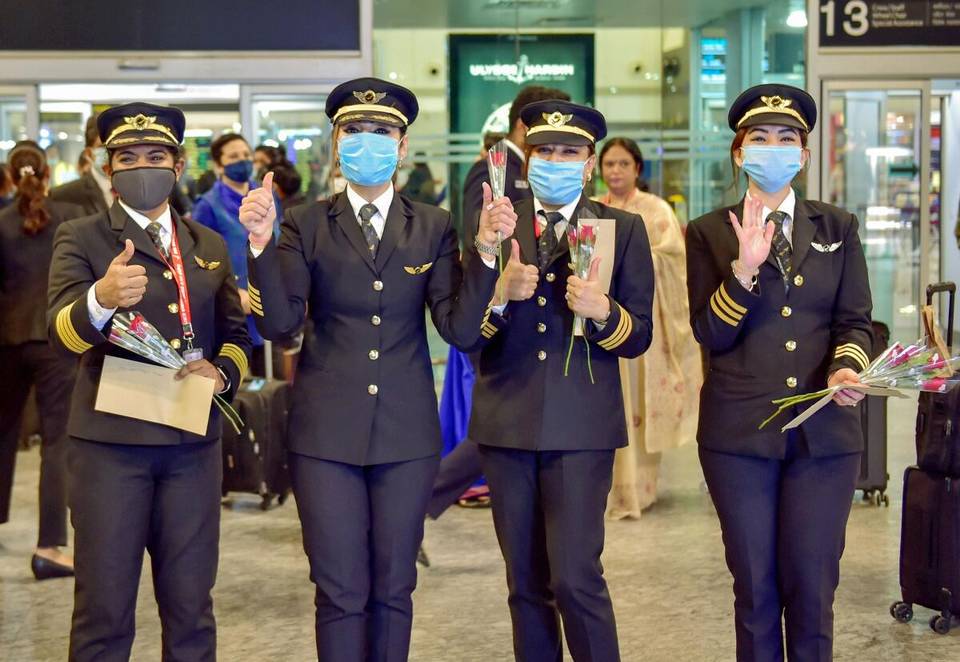 “Air India” realizon për herë të parë fluturimin me ekuipazh vetëm gra