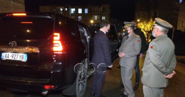 Ushtaraku shqiptar vdiq në Afganistan, Peleshi i shkon për ngushëllime familjes