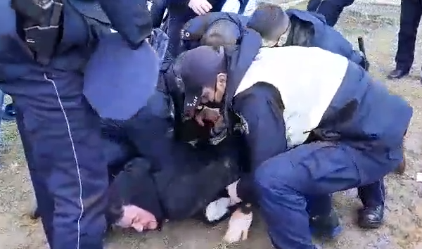 FOTO/ Arrestohet dhunshëm bashkëshorti i Besa Shahinit