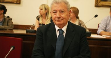 U gjet i goditur dhe pajetë në mes të detit, triller me vdekjen e ish-ministrit grek, dy skenarët