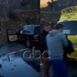 Aksident në rrugën e Kombit, përplasen dy automjete, tre të plagosur