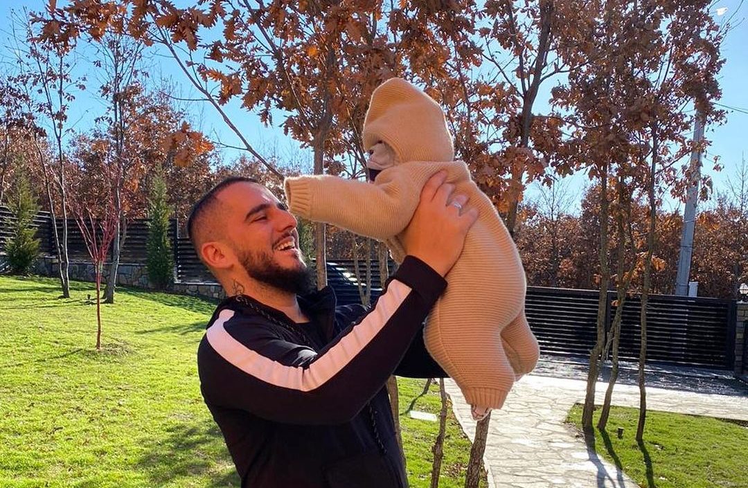 Një baba i përkushtuar, Gold Ag ndan momentin e veçantë me të birin