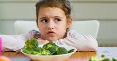 I detyroni fëmijët të hanë? Këto janë pasojat që shkakton kjo sjellje