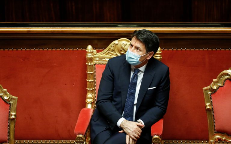Shpëton Conte, Senati Italian votëbeson qeverinë