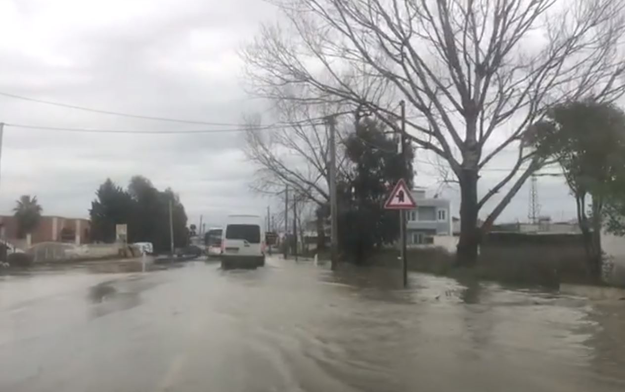 Rruga në Durrës mbuluar nga uji, Xhaferraj: Rikonstruksioni kushtoi 95.6 milionë lekë - Abc News