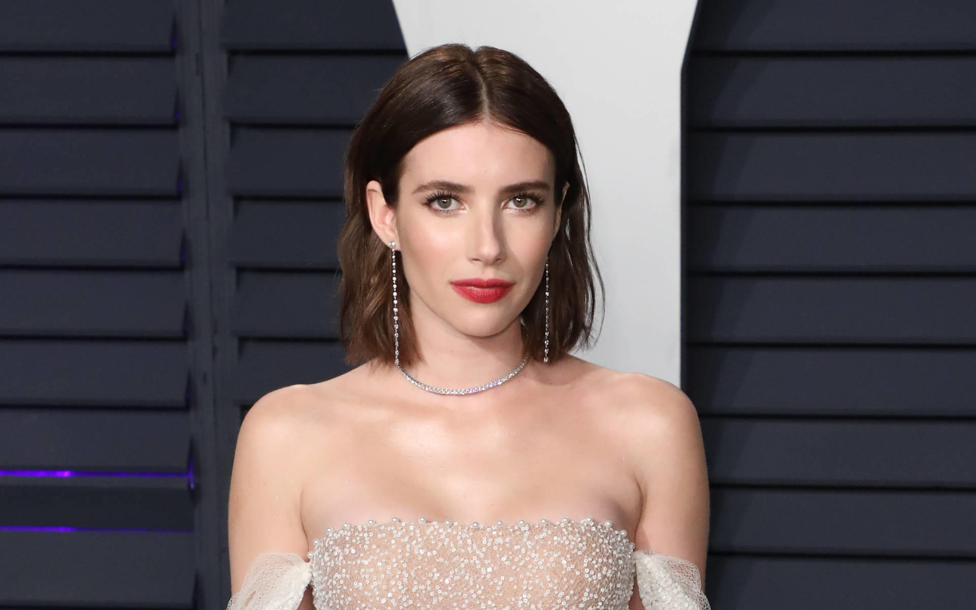 Një muaj lindjes, Emma Roberts poston foton e parë krah djalit dhe zbulon emrin e tij