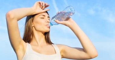 Ja sa ujë duhet të pini në ditë!