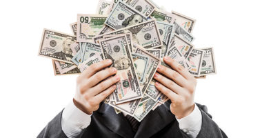 Ndryshon lista, kush bëhet personi më i pasur në botë