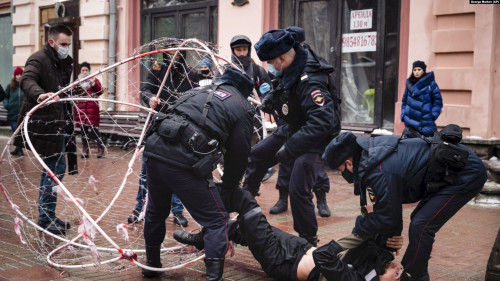 Gjykata burgos në shtëpi vëllain e kreut të opozitës ruse