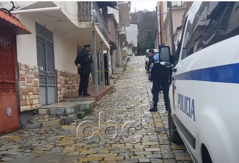 EMRI/ Identifikohet një nga grabitësit e kambistit në Korçë, vajza: Kemi frikë të dalim