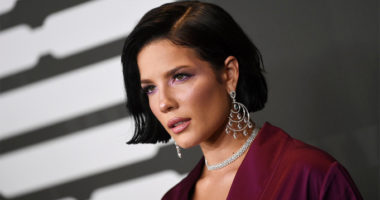 Në ditët e fundit të shtatzënisë, Halsey publikon foto me barkun e rrumbullakosur